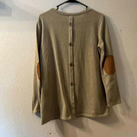 A. Gain sweater with elbow patches and button detail size medium - Picture 4 of 6